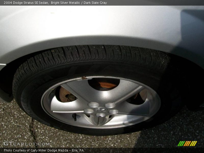 Bright Silver Metallic / Dark Slate Gray 2004 Dodge Stratus SE Sedan