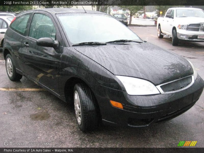 Pitch Black / Charcoal/Charcoal 2005 Ford Focus ZX3 S Coupe