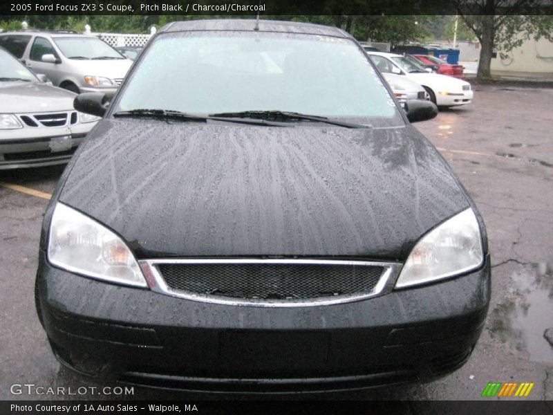 Pitch Black / Charcoal/Charcoal 2005 Ford Focus ZX3 S Coupe