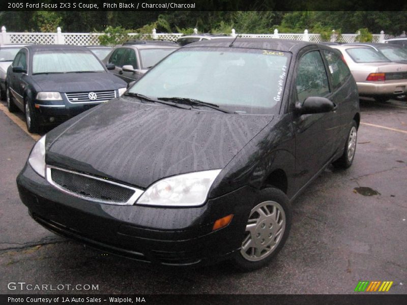 Pitch Black / Charcoal/Charcoal 2005 Ford Focus ZX3 S Coupe