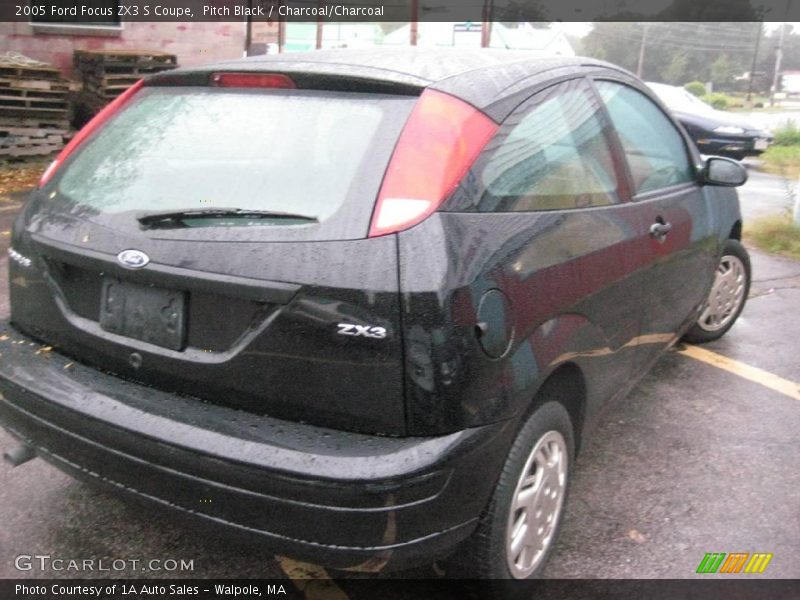 Pitch Black / Charcoal/Charcoal 2005 Ford Focus ZX3 S Coupe