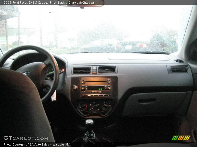 Pitch Black / Charcoal/Charcoal 2005 Ford Focus ZX3 S Coupe