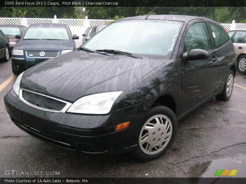 Pitch Black / Charcoal/Charcoal 2005 Ford Focus ZX3 S Coupe