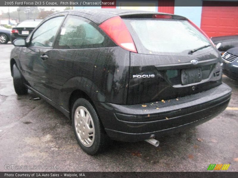 Pitch Black / Charcoal/Charcoal 2005 Ford Focus ZX3 S Coupe