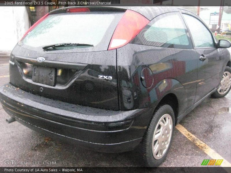 Pitch Black / Charcoal/Charcoal 2005 Ford Focus ZX3 S Coupe