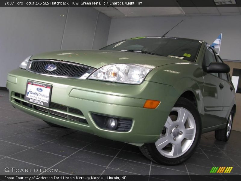 Kiwi Green Metallic / Charcoal/Light Flint 2007 Ford Focus ZX5 SES Hatchback