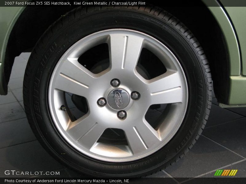 Kiwi Green Metallic / Charcoal/Light Flint 2007 Ford Focus ZX5 SES Hatchback