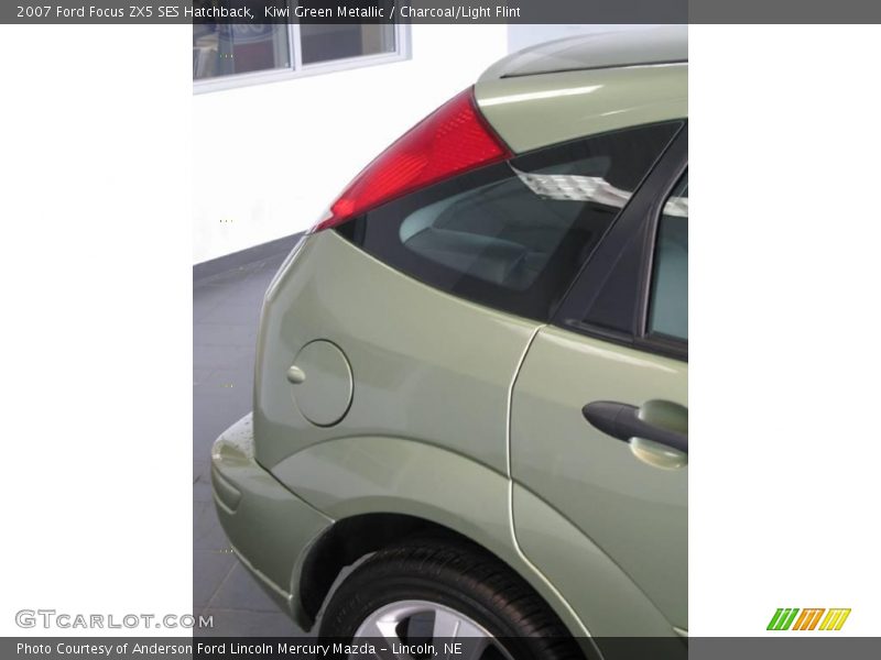 Kiwi Green Metallic / Charcoal/Light Flint 2007 Ford Focus ZX5 SES Hatchback