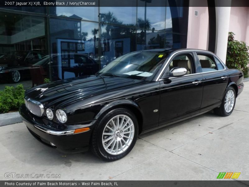 Ebony Black / Ivory/Charcoal 2007 Jaguar XJ XJ8