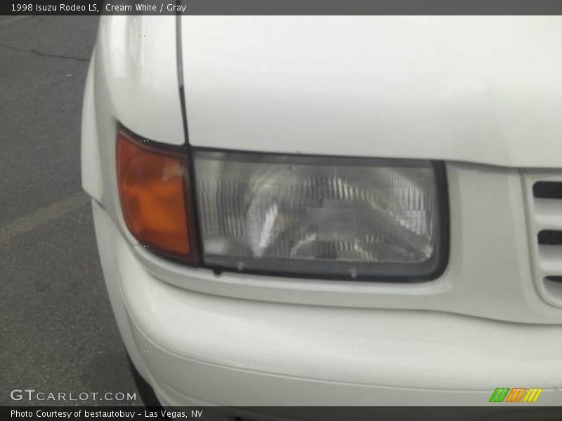 Cream White / Gray 1998 Isuzu Rodeo LS