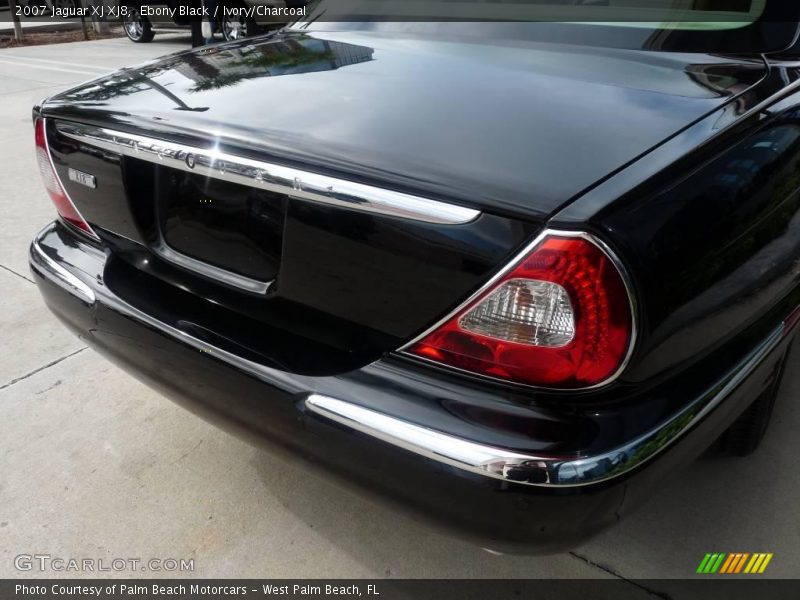 Ebony Black / Ivory/Charcoal 2007 Jaguar XJ XJ8