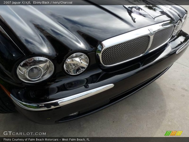 Ebony Black / Ivory/Charcoal 2007 Jaguar XJ XJ8