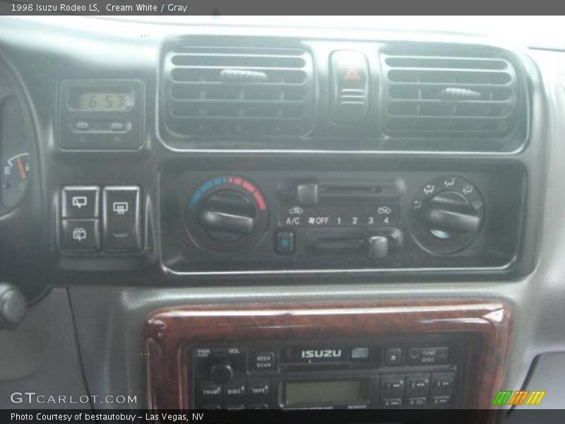 Cream White / Gray 1998 Isuzu Rodeo LS
