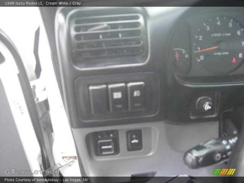 Cream White / Gray 1998 Isuzu Rodeo LS