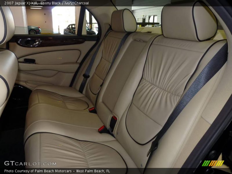 Ebony Black / Ivory/Charcoal 2007 Jaguar XJ XJ8