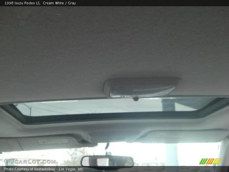 Cream White / Gray 1998 Isuzu Rodeo LS