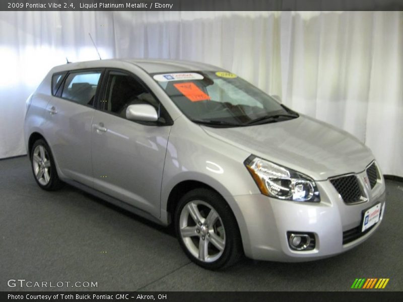 Liquid Platinum Metallic / Ebony 2009 Pontiac Vibe 2.4