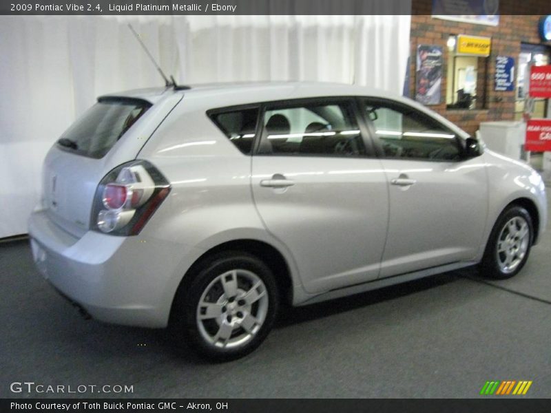 Liquid Platinum Metallic / Ebony 2009 Pontiac Vibe 2.4