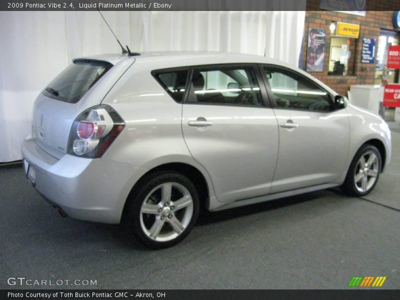 Liquid Platinum Metallic / Ebony 2009 Pontiac Vibe 2.4