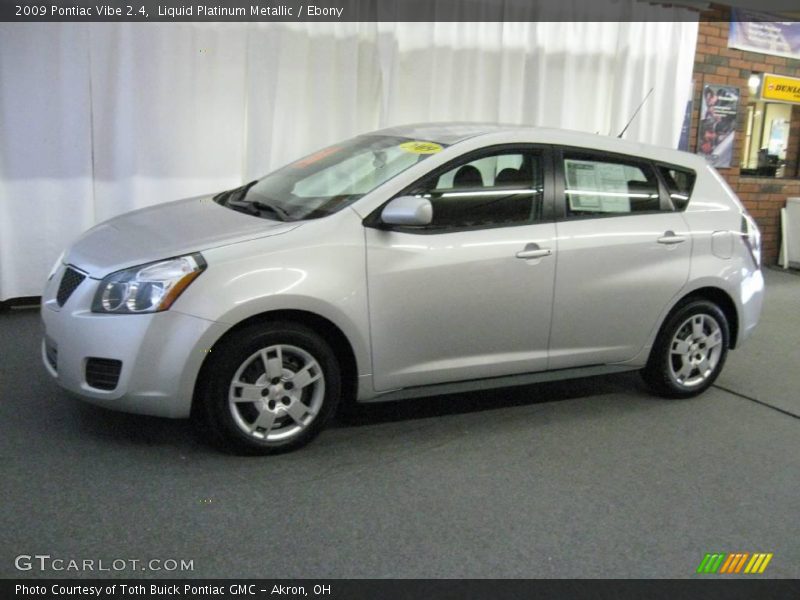 Liquid Platinum Metallic / Ebony 2009 Pontiac Vibe 2.4