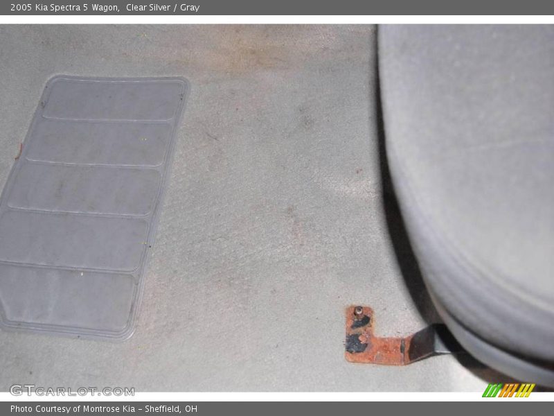 Clear Silver / Gray 2005 Kia Spectra 5 Wagon