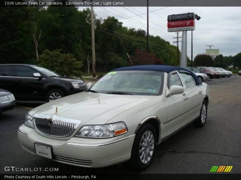 Cashmere Tri-Coat / Light Camel 2006 Lincoln Town Car Signature