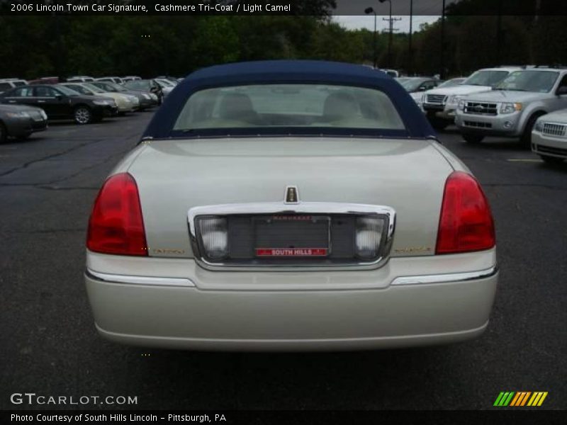 Cashmere Tri-Coat / Light Camel 2006 Lincoln Town Car Signature