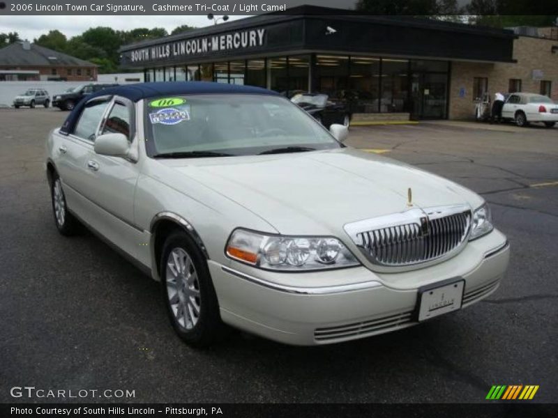 Cashmere Tri-Coat / Light Camel 2006 Lincoln Town Car Signature