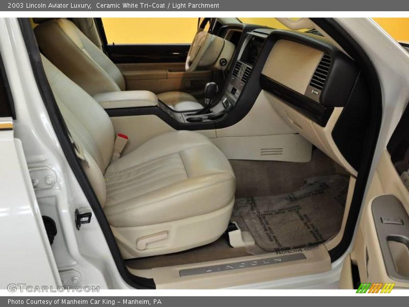 Ceramic White Tri-Coat / Light Parchment 2003 Lincoln Aviator Luxury