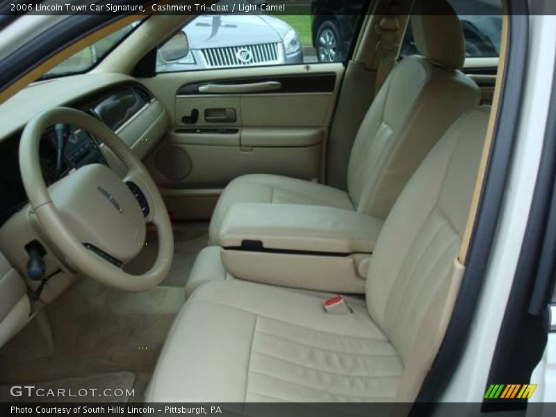 Cashmere Tri-Coat / Light Camel 2006 Lincoln Town Car Signature