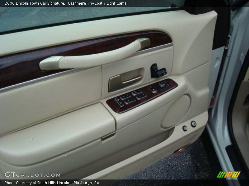 Cashmere Tri-Coat / Light Camel 2006 Lincoln Town Car Signature