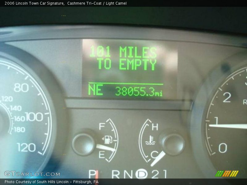 Cashmere Tri-Coat / Light Camel 2006 Lincoln Town Car Signature