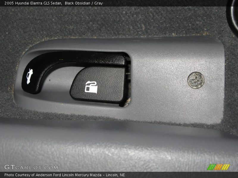 Black Obsidian / Gray 2005 Hyundai Elantra GLS Sedan