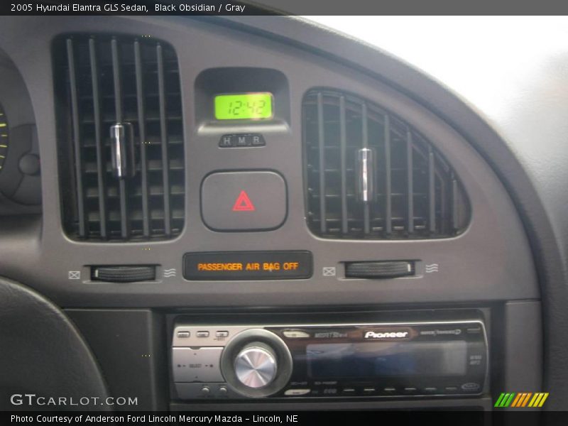 Black Obsidian / Gray 2005 Hyundai Elantra GLS Sedan