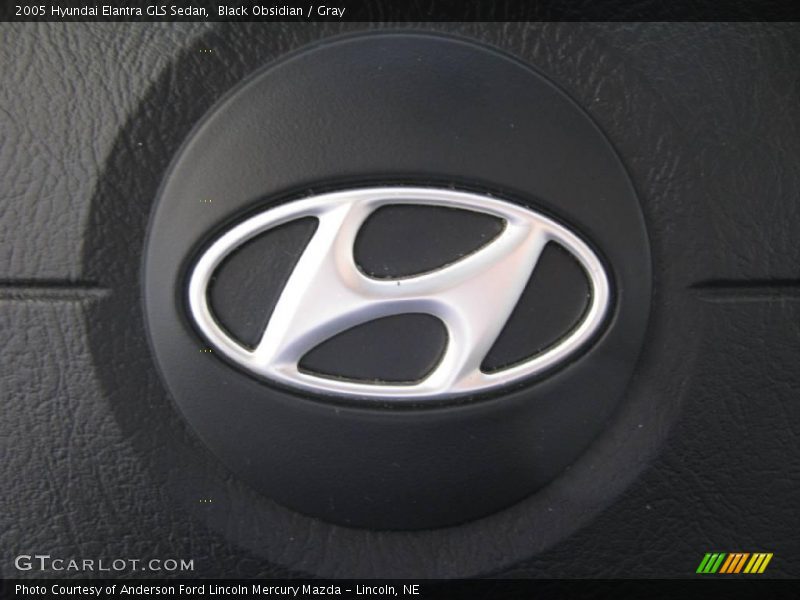Black Obsidian / Gray 2005 Hyundai Elantra GLS Sedan