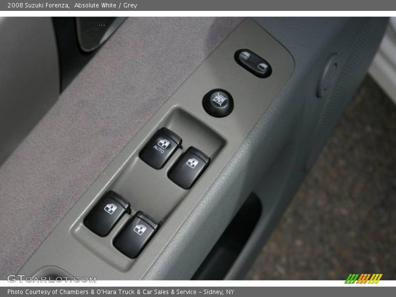 Absolute White / Grey 2008 Suzuki Forenza