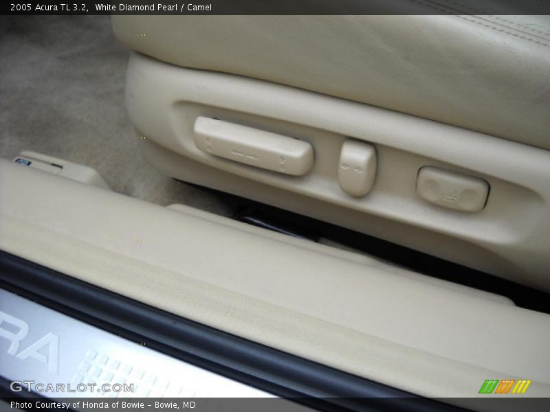 White Diamond Pearl / Camel 2005 Acura TL 3.2