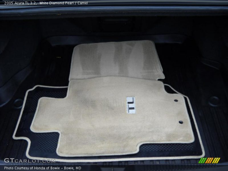 White Diamond Pearl / Camel 2005 Acura TL 3.2