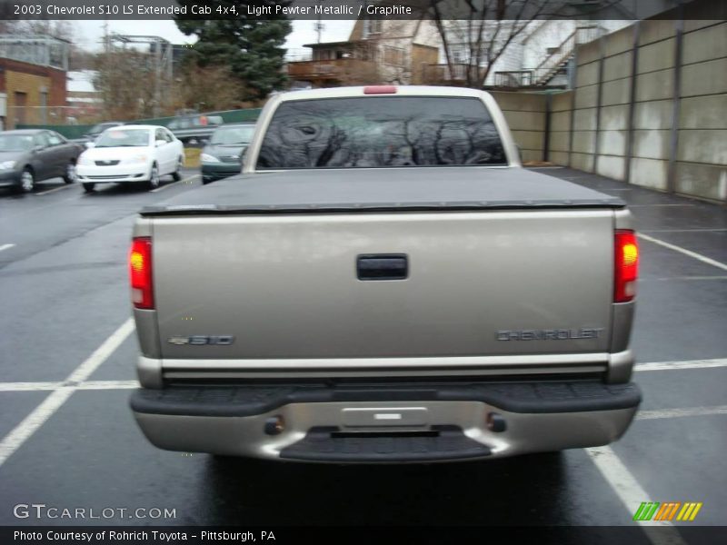 Light Pewter Metallic / Graphite 2003 Chevrolet S10 LS Extended Cab 4x4