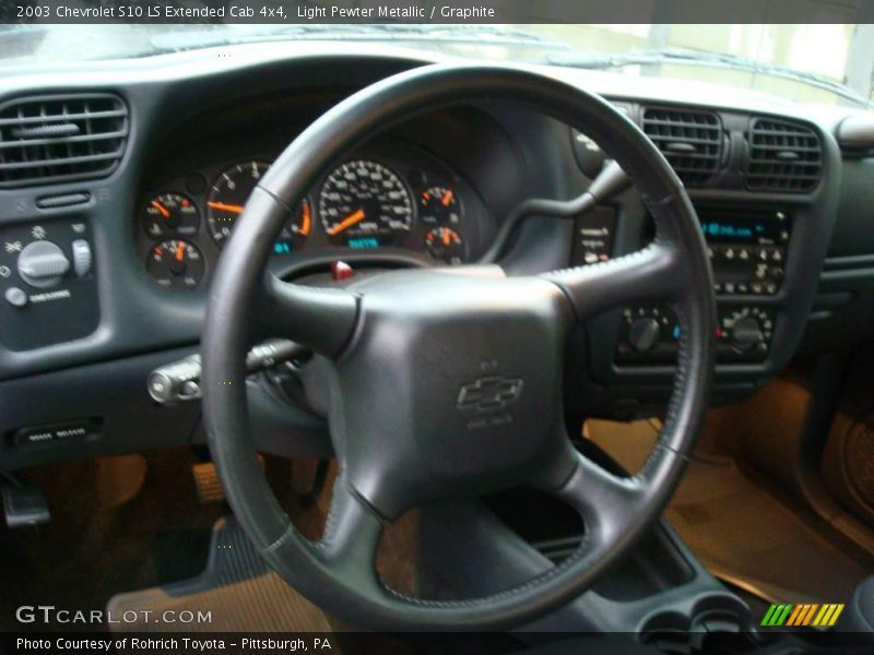 Light Pewter Metallic / Graphite 2003 Chevrolet S10 LS Extended Cab 4x4