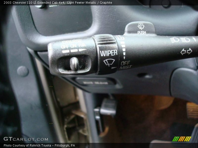 Light Pewter Metallic / Graphite 2003 Chevrolet S10 LS Extended Cab 4x4