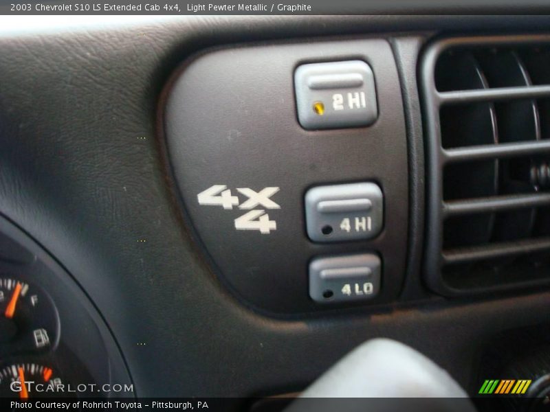 Light Pewter Metallic / Graphite 2003 Chevrolet S10 LS Extended Cab 4x4