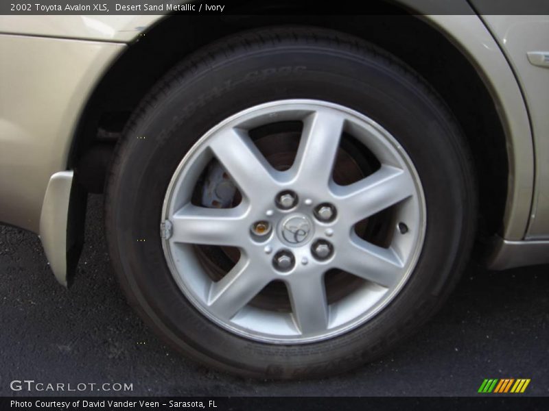 Desert Sand Metallic / Ivory 2002 Toyota Avalon XLS
