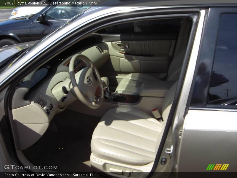 Desert Sand Metallic / Ivory 2002 Toyota Avalon XLS