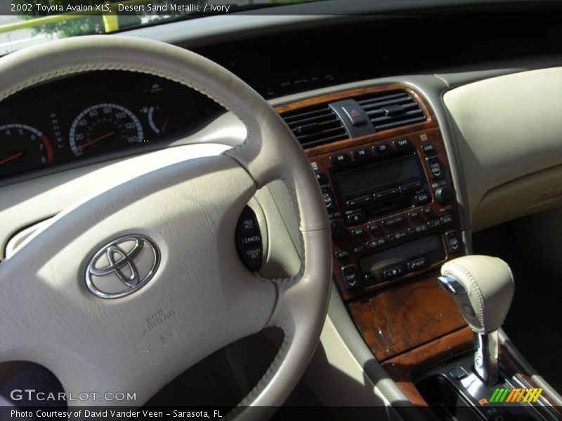 Desert Sand Metallic / Ivory 2002 Toyota Avalon XLS