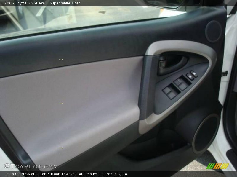 Super White / Ash 2006 Toyota RAV4 4WD