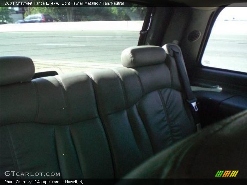 Light Pewter Metallic / Tan/Neutral 2001 Chevrolet Tahoe LS 4x4