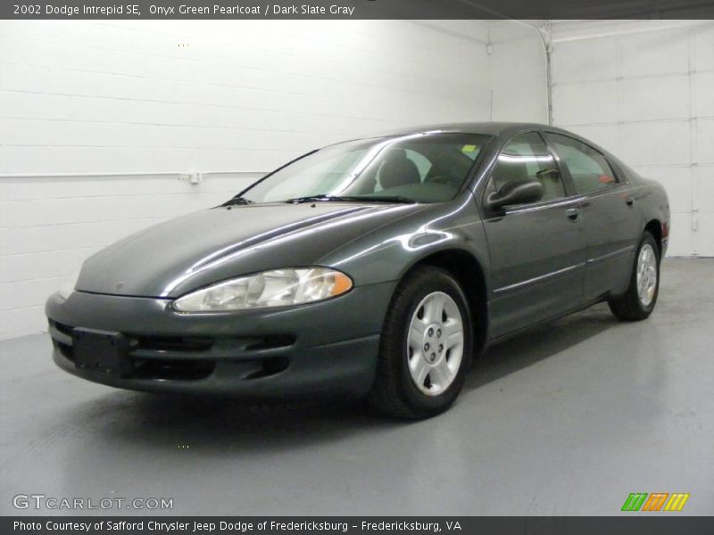 Onyx Green Pearlcoat / Dark Slate Gray 2002 Dodge Intrepid SE