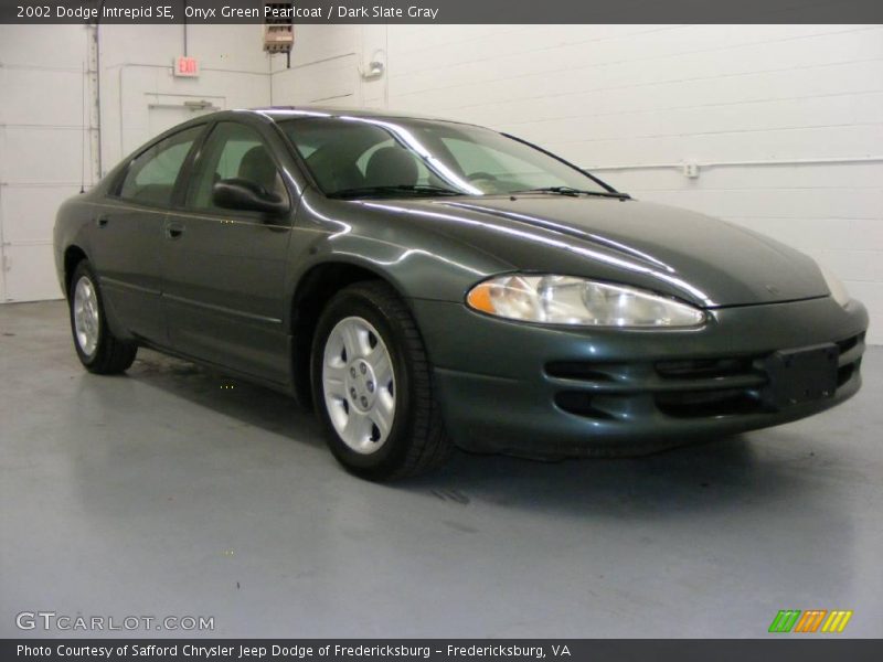 Onyx Green Pearlcoat / Dark Slate Gray 2002 Dodge Intrepid SE