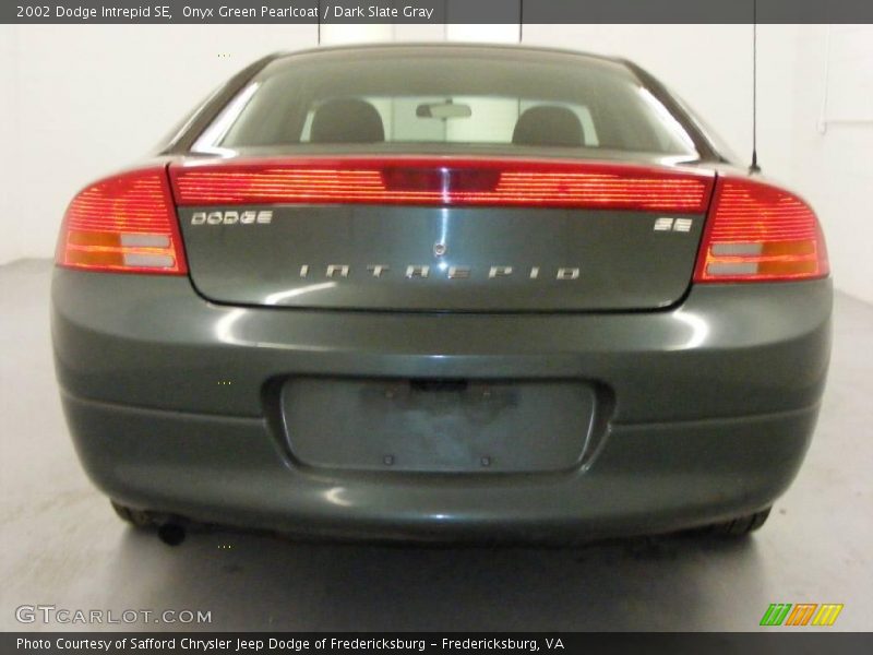 Onyx Green Pearlcoat / Dark Slate Gray 2002 Dodge Intrepid SE